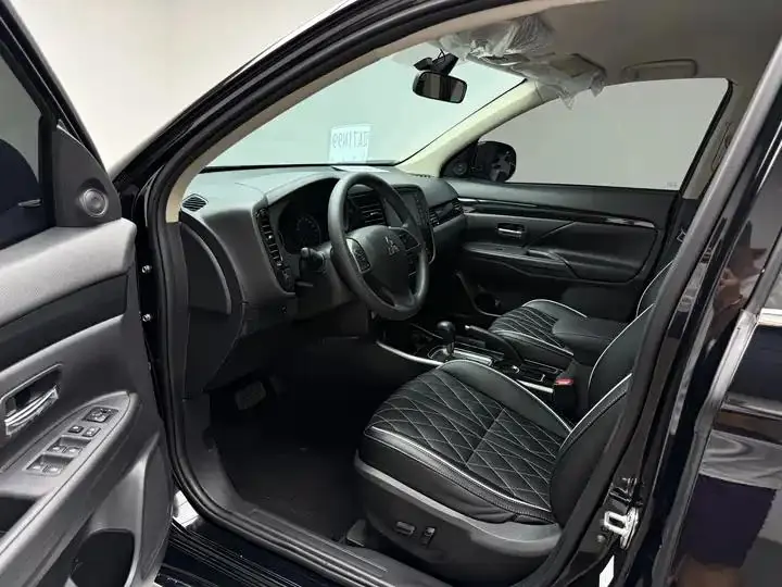 Outlander 2021 2.0L Two-Drive Smooth Edition 5 7