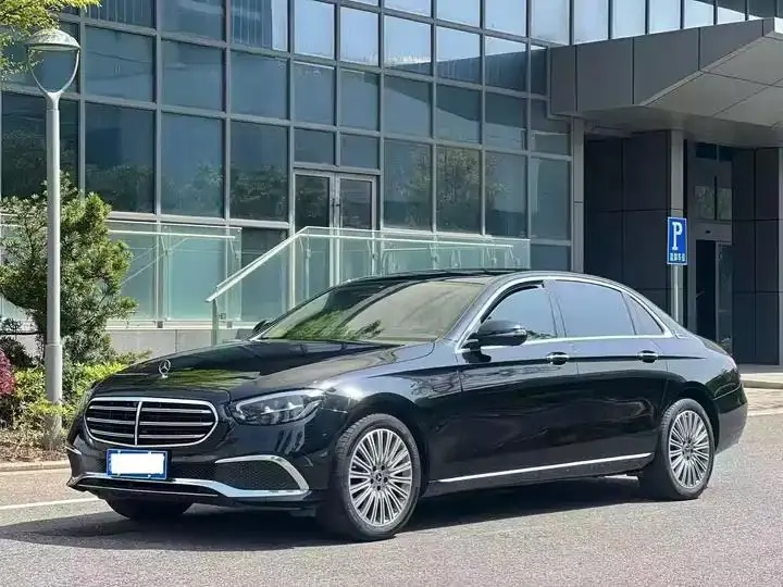 Mercedes Benz E-Class 2023 E 300 L Fashion - View 1