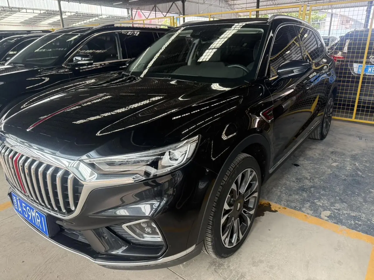 Open image lightbox: HongQi HS5 2022 2.0T Smart Flag Enjoy Four-wheel Drive Edition