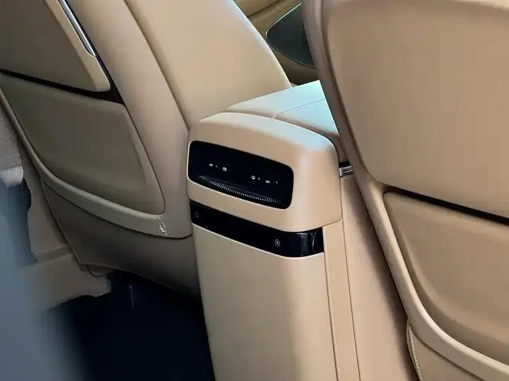Voyah Dreamer 2025 PHEV Four-wheel Drive Flagship Kunpeng Edition 19