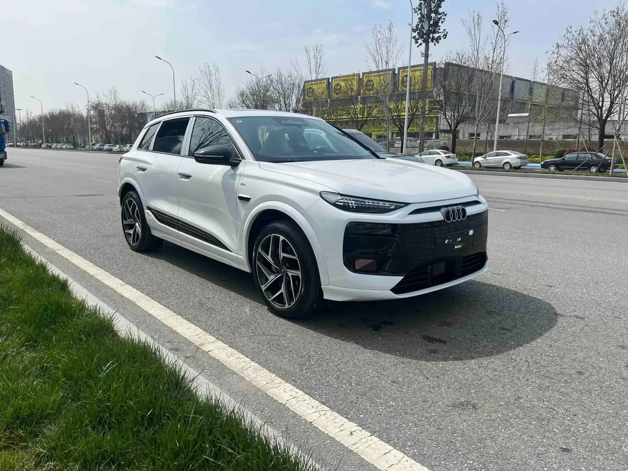 Audi Q6L Sportback e-tron 2026 First Pilot Edition 3