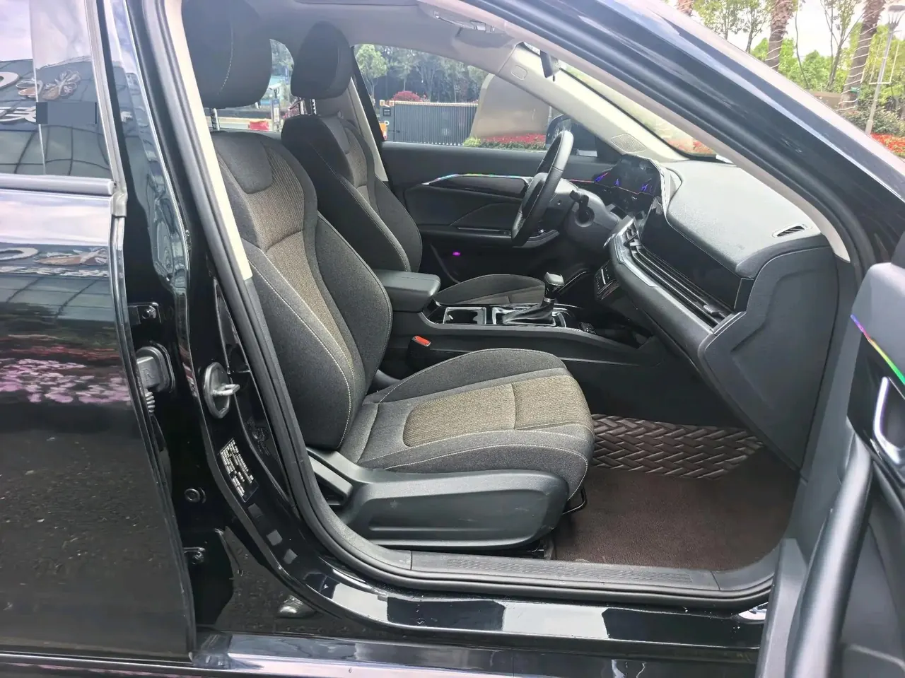 Bestune 2024 B70 1.5T Longteng Edition Leading Automatic Gear 5
