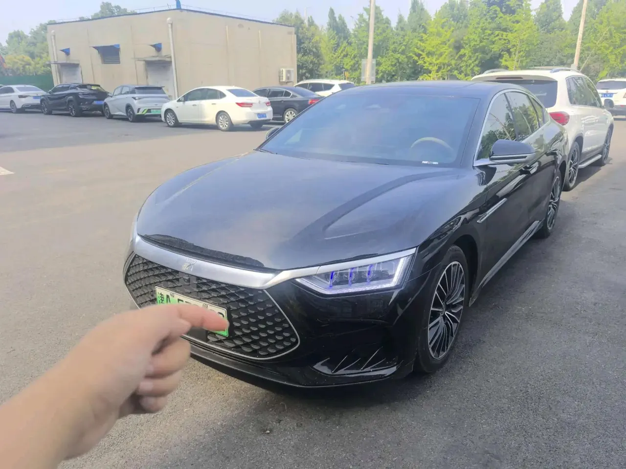 BYD 2024 Han DM-i 1.5T stepless glory version 121KM honorable automatic gear - View 1