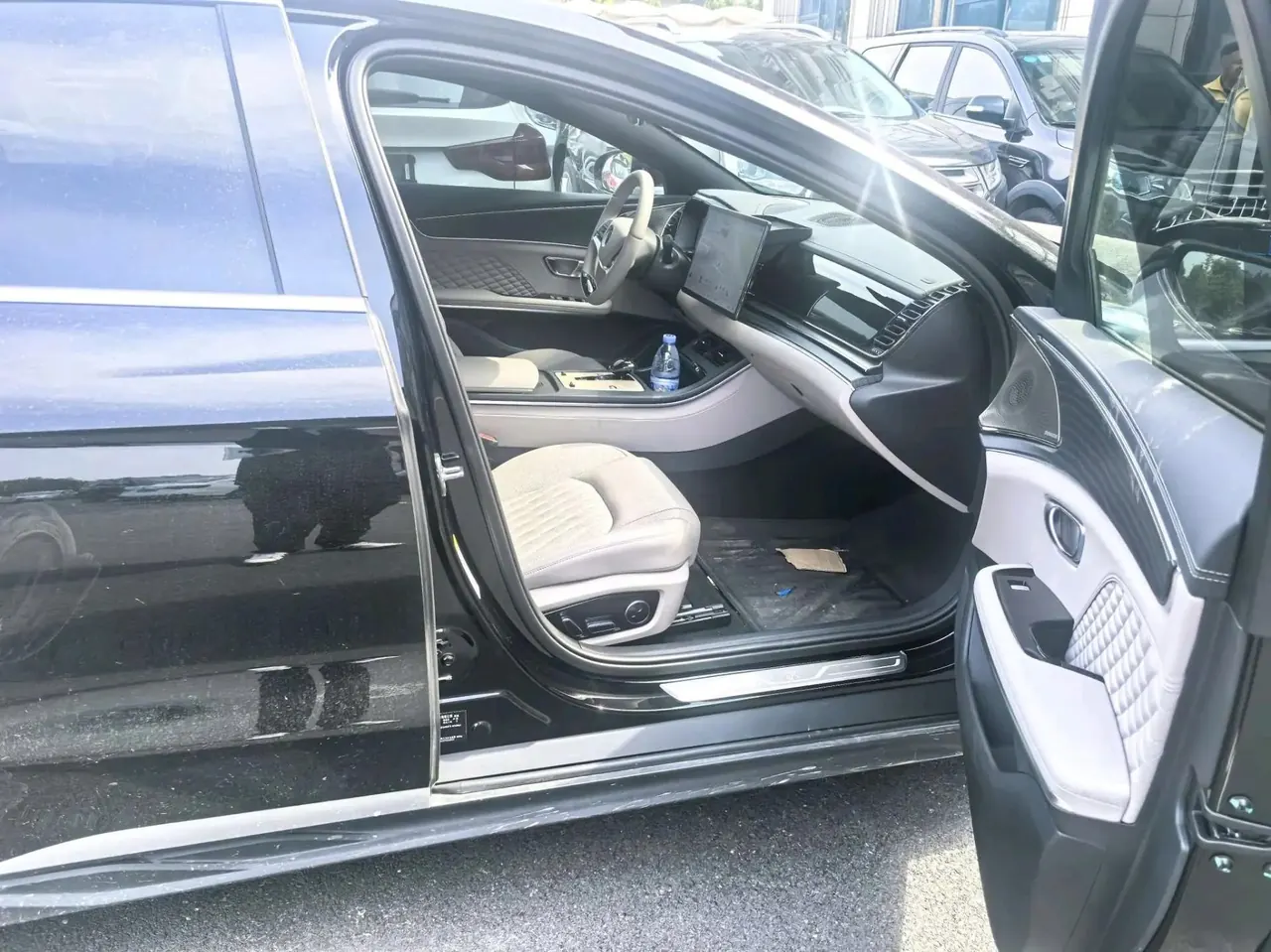 BYD 2024 Han DM-i 1.5T stepless glory version 121KM honorable automatic gear 3