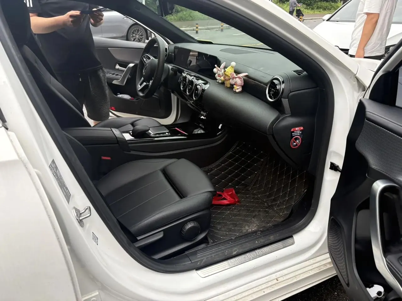 Mercedes Benz Class A 2021 model facelift A 180 L sports car 3