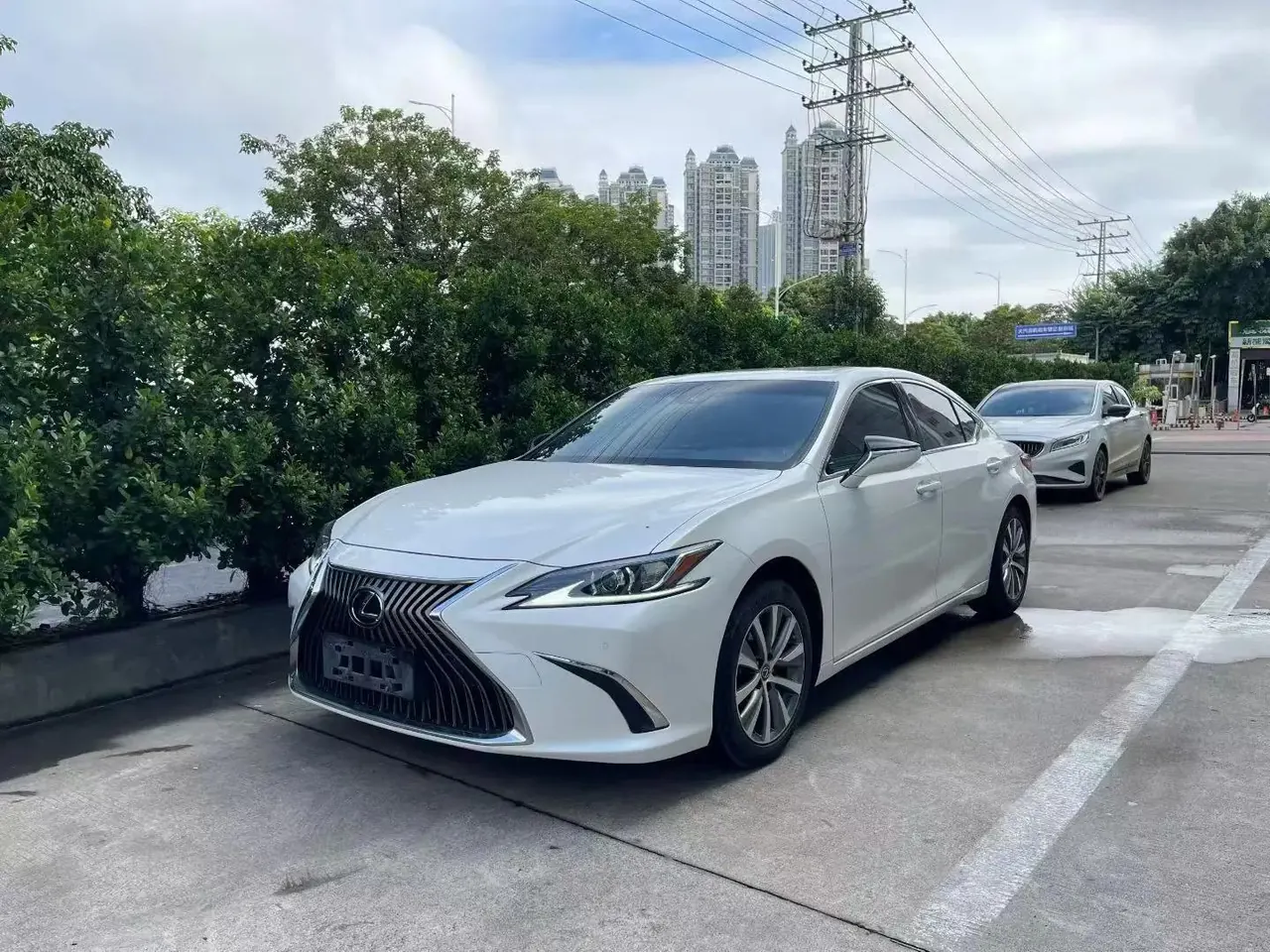 Lexus ES 2020 200 Excellence Edition - View 1