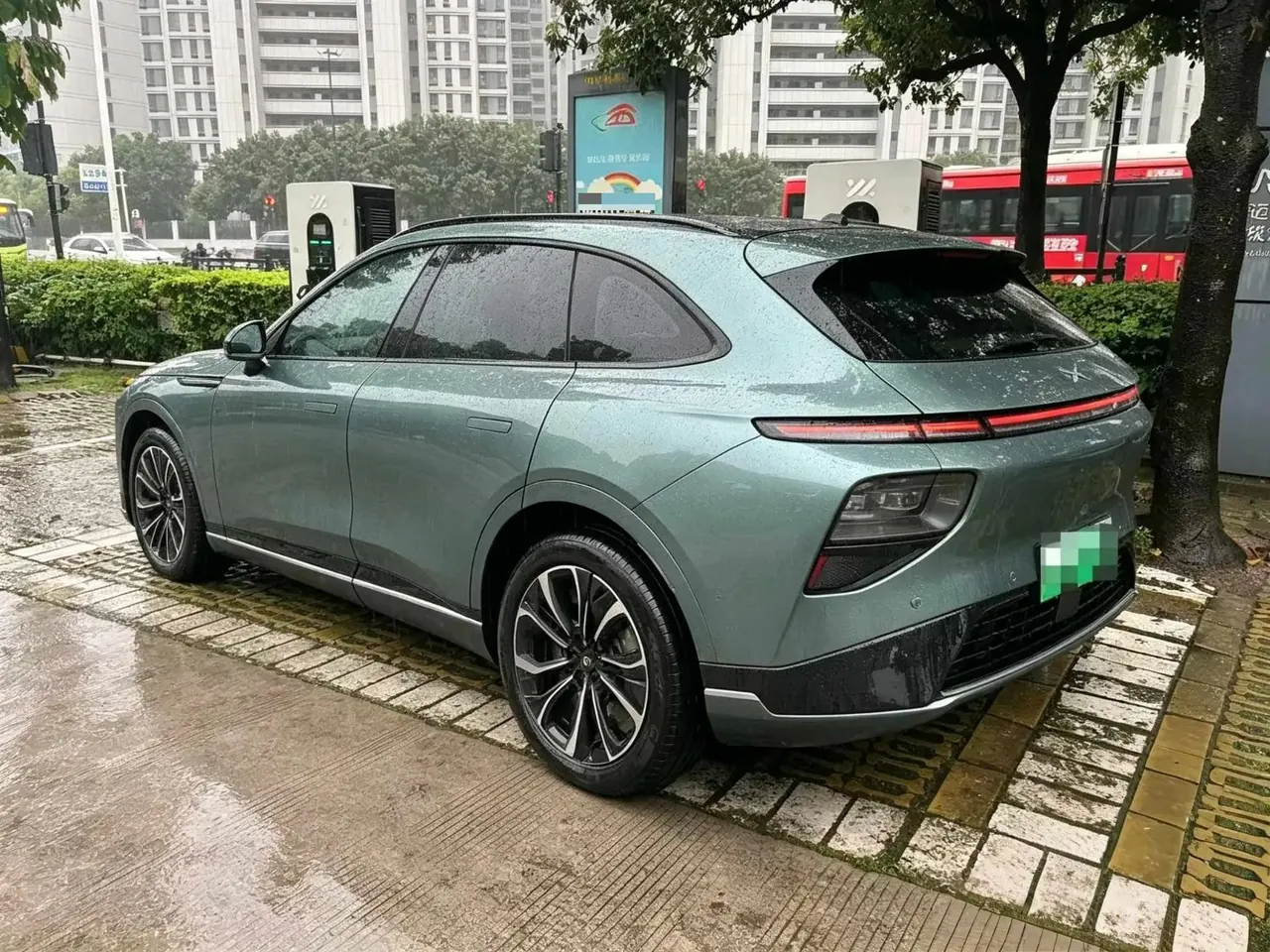 Xpeng 2025 G9 625 Long-Range Max Automatic 4