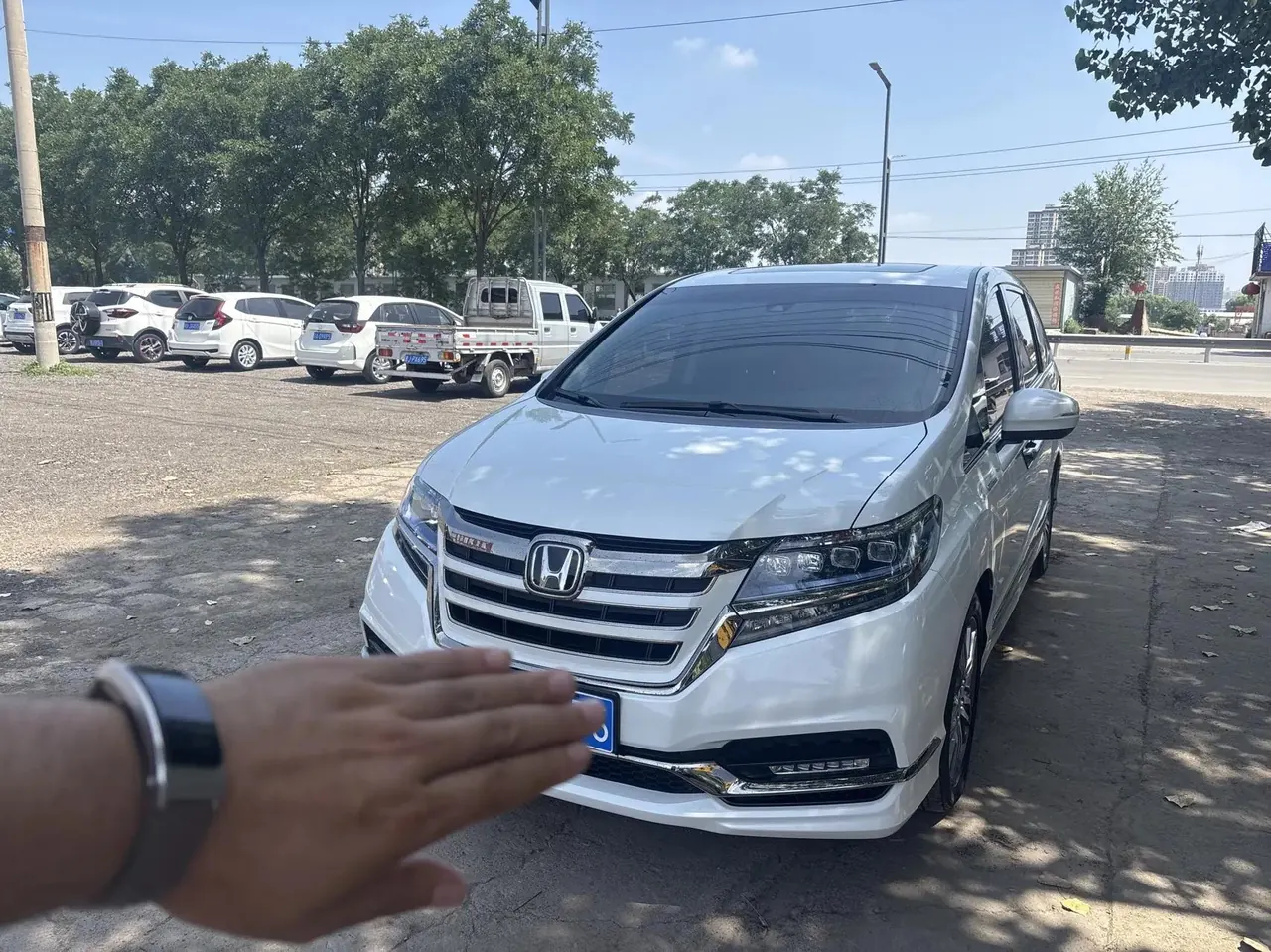 Open image lightbox: Elysion 2019 2.0L Hybrid Luxury Edition