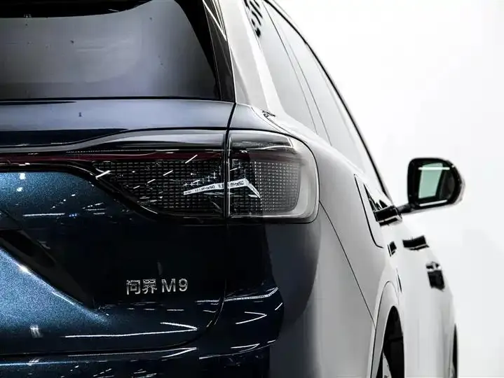 AITO M9 2025 extended-range Ultra 52kWh 6-seat version (192-line laser Radar) 10
