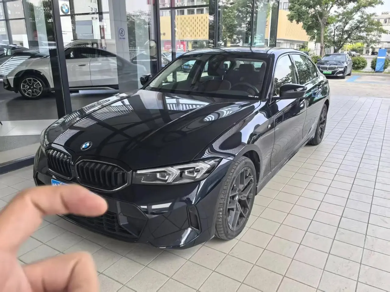 BMW 3 Series 2025 model 330Li 2.0T M Sport Night Edition with automatic transmission - View 1