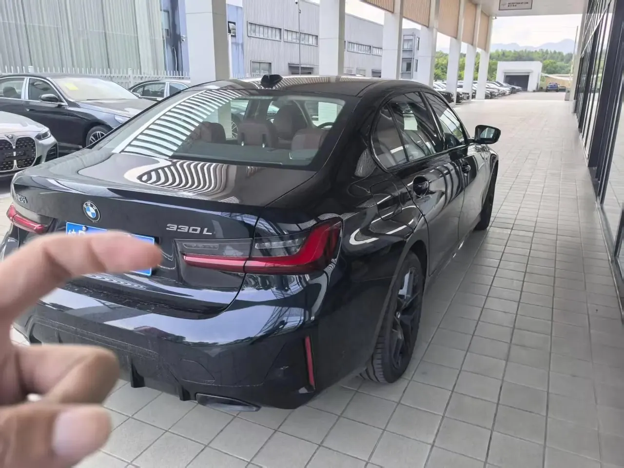 BMW 3 Series 2025 model 330Li 2.0T M Sport Night Edition with automatic transmission 6