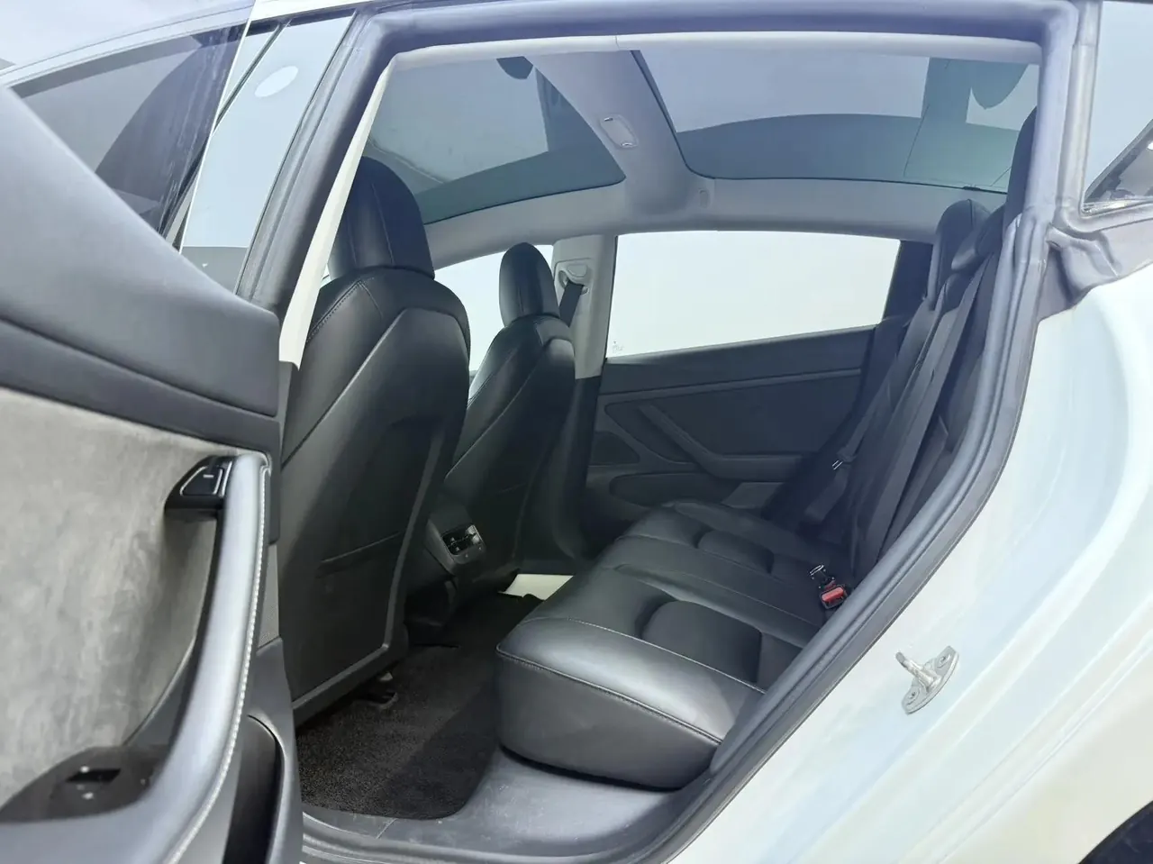 2019 Model 3 Standard Range Rear-Wheel Drive Upgrade Version 6