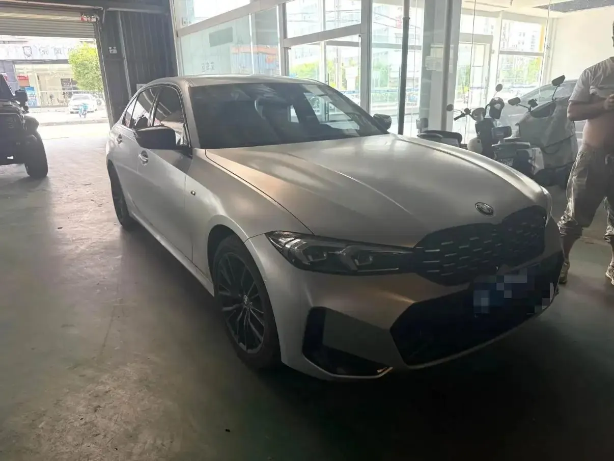 BMW 3 Series 2024 model 325Li 2.0T M Sport Night Edition automatic transmission 2