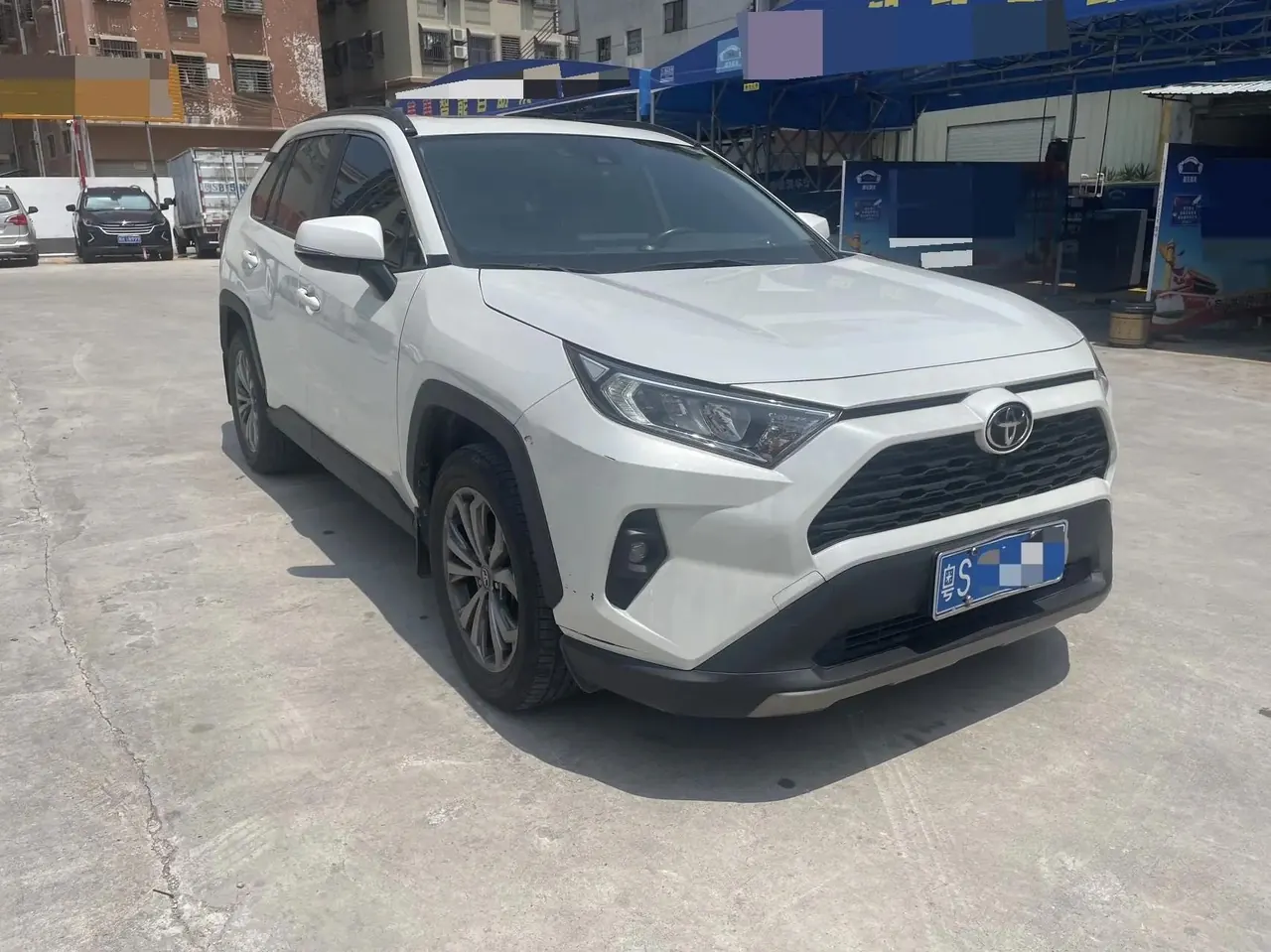 Toyota 2023 RAV4 2.0 CVT Front-Wheel Drive XLE Automatic 3