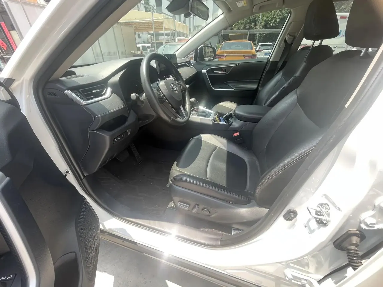 Toyota 2023 RAV4 2.0 CVT Front-Wheel Drive XLE Automatic 4