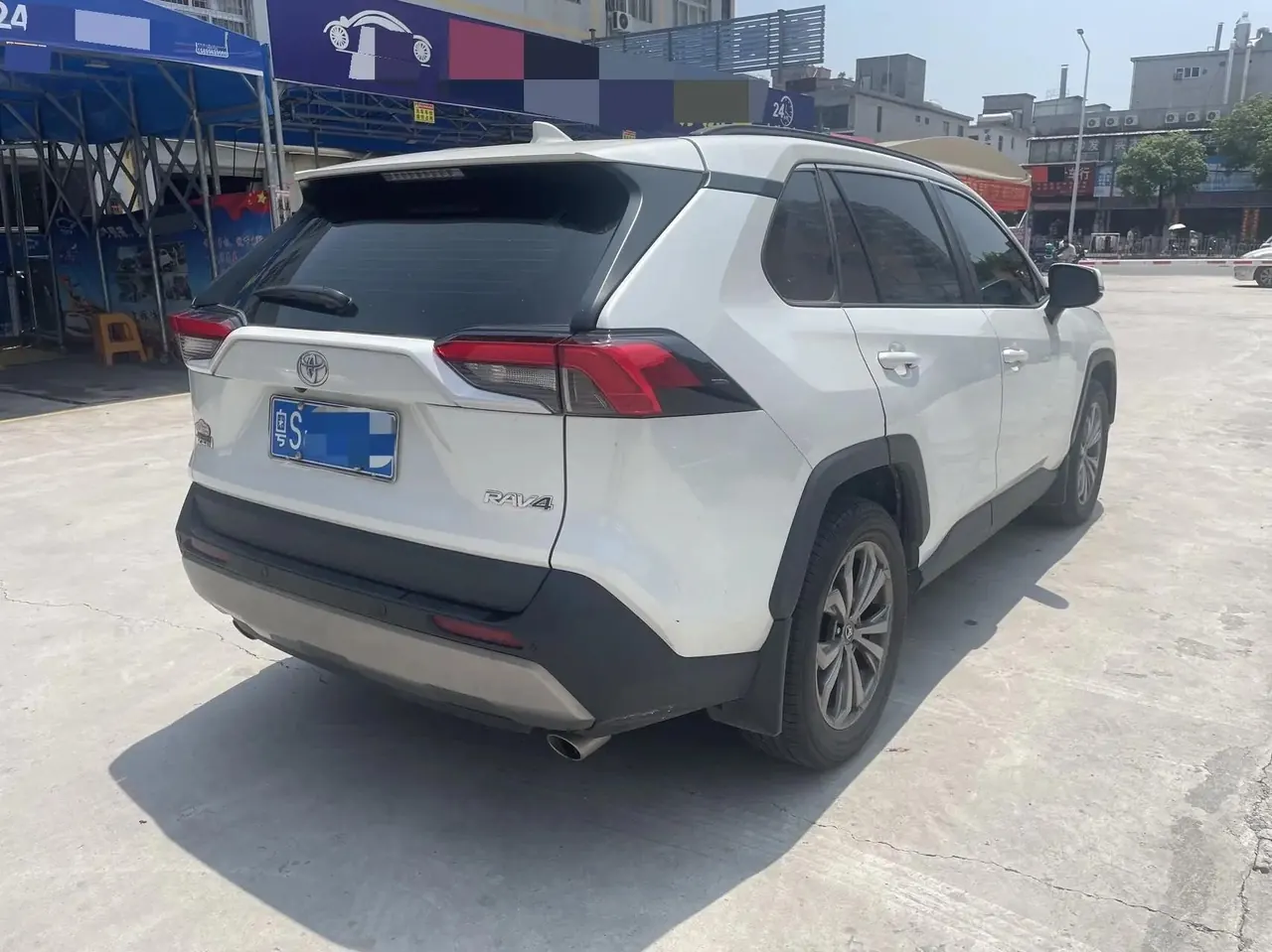 Toyota 2023 RAV4 2.0 CVT Front-Wheel Drive XLE Automatic 7
