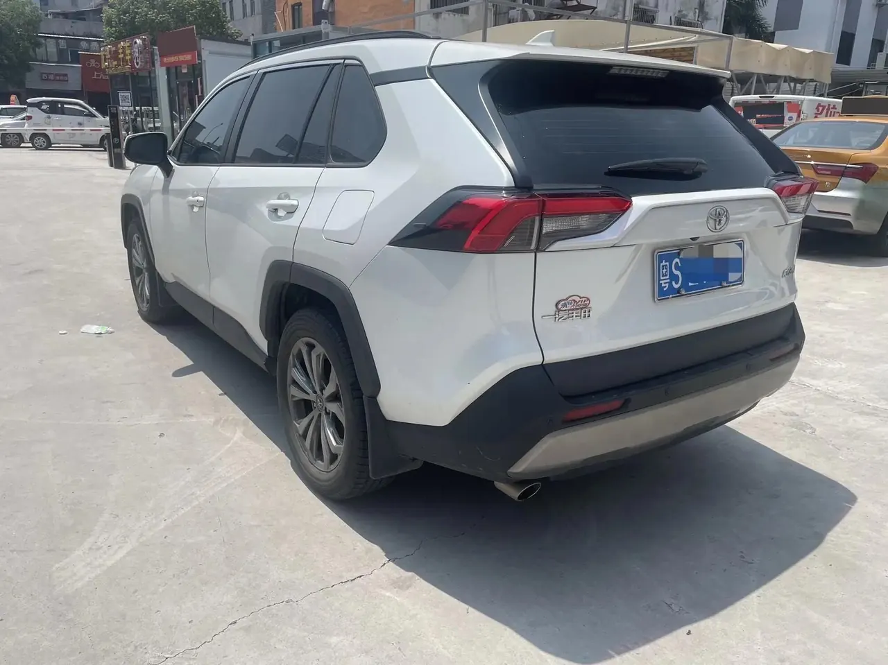 Toyota 2023 RAV4 2.0 CVT Front-Wheel Drive XLE Automatic 9