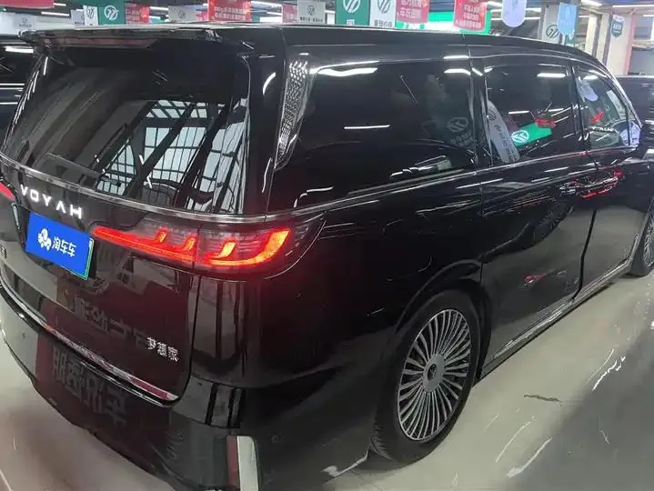 Voyah Dreamer 2025 PHEV Four-wheel Drive Flagship Kunpeng Edition 3