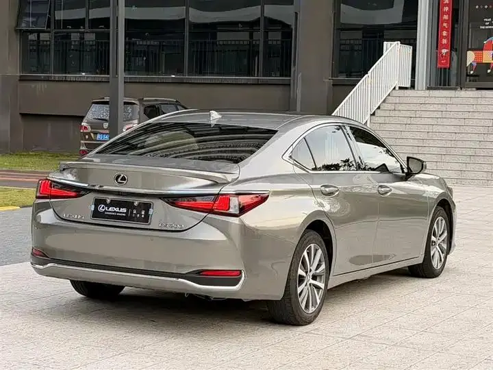 Lexus ES 2021 200 Excellence Edition 6