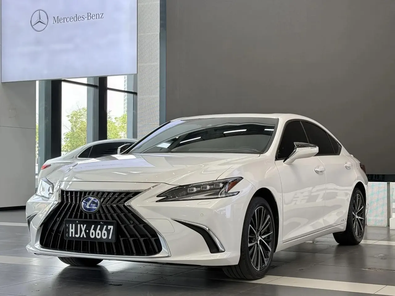 Lexus ES 2021 300h Prestige Edition - View 1