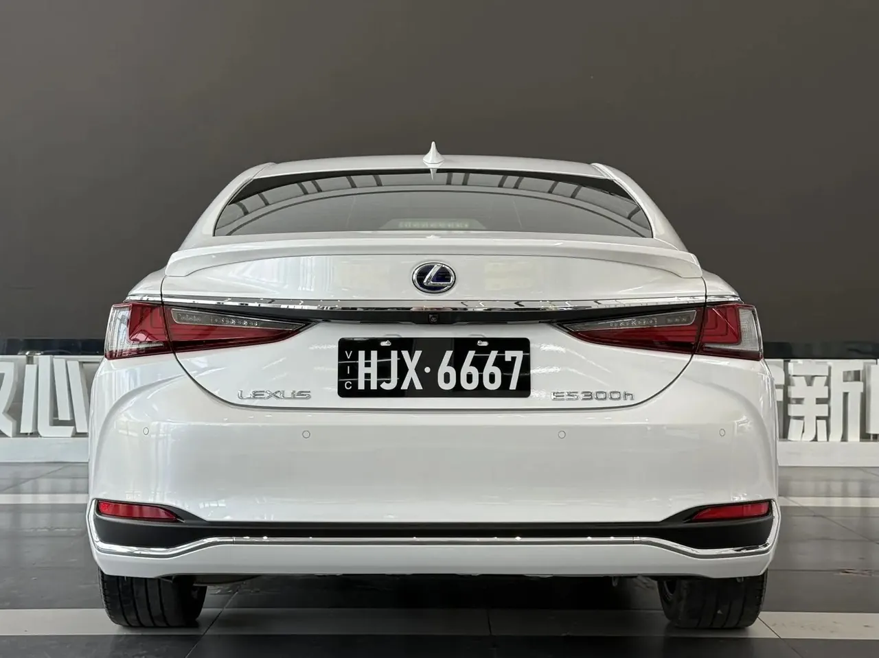 Lexus ES 2021 300h Prestige Edition 4
