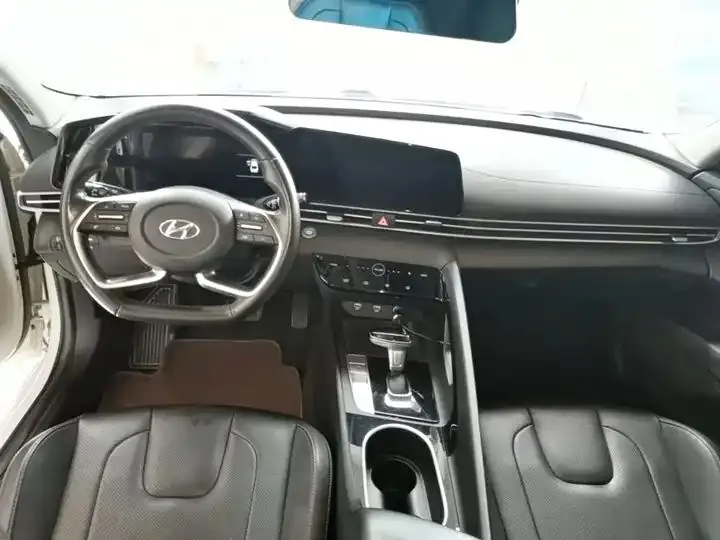 Elantra 2021 1.5L CVT Luxury Edition 10