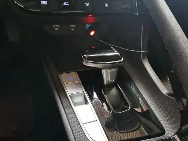 Elantra 2021 1.5L CVT Luxury Edition 14