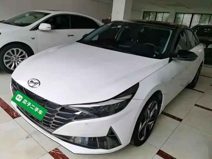 Elantra 2021 1.5L CVT Luxury Edition 2