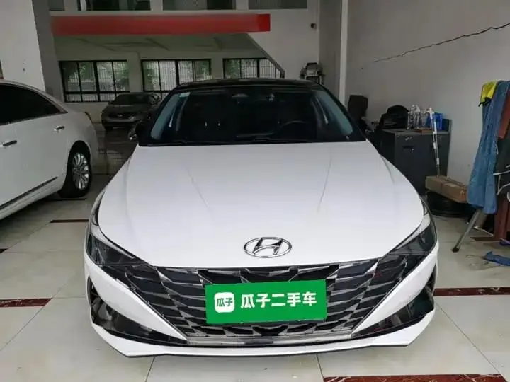 Elantra 2021 1.5L CVT Luxury Edition 3