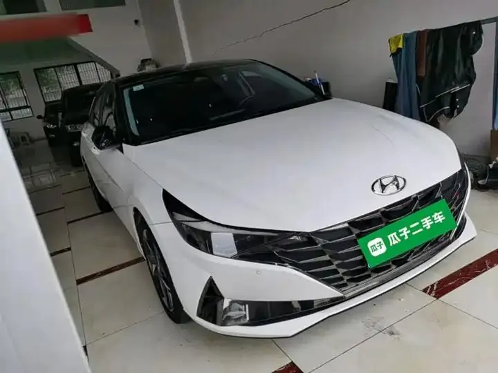 Elantra 2021 1.5L CVT Luxury Edition 4