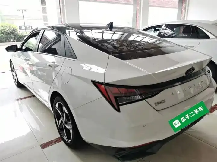Elantra 2021 1.5L CVT Luxury Edition 5