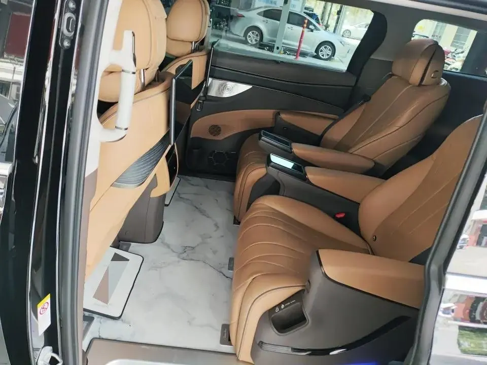 Denza D9 2022 DM-i 970 Four-Wheel-Drive Prestige Model 4