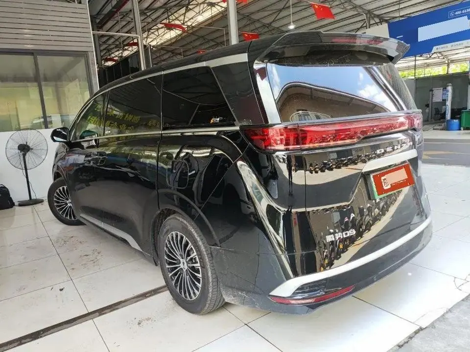 Denza D9 2022 DM-i 970 Four-Wheel-Drive Prestige Model 6