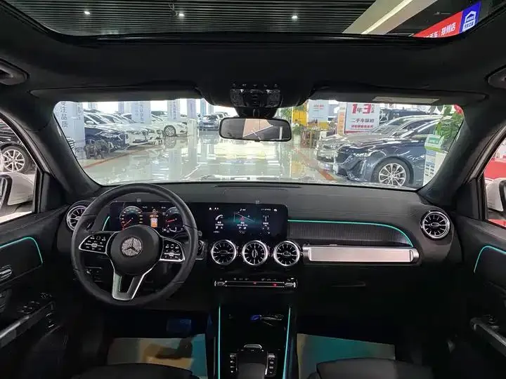 Mercedes Benz GLB 2022 model changed to 2 GLB 200 dynamic model 10