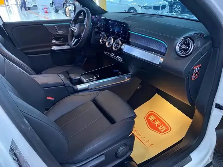 Mercedes Benz GLB 2022 model changed to 2 GLB 200 dynamic model 14