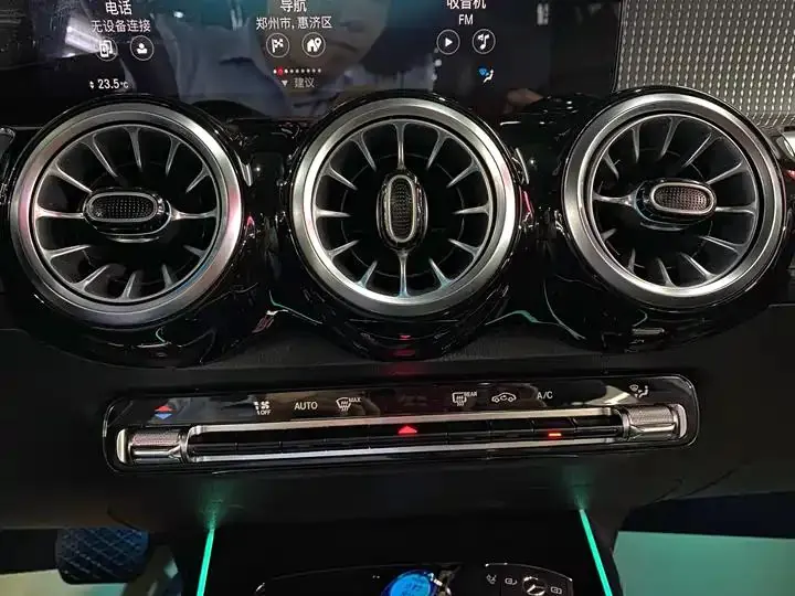 Mercedes Benz GLB 2022 model changed to 2 GLB 200 dynamic model 17