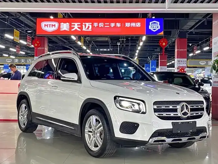 Mercedes Benz GLB 2022 model changed to 2 GLB 200 dynamic model 3