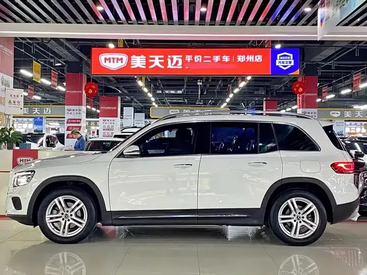 Mercedes Benz GLB 2022 model changed to 2 GLB 200 dynamic model 5