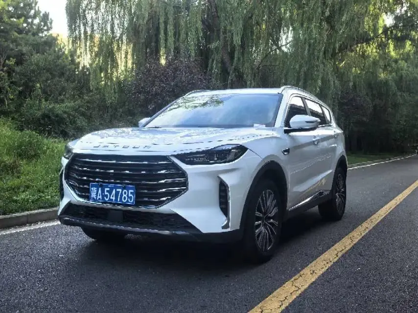 Jetour X70 PLUS 2023 1.5T DCT Ziqiang PRO 5-seater - View 1
