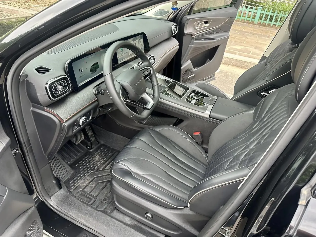 Ruihu 9 2023 2.0T Automatic Two-Drive Deluxe Edition 5 6