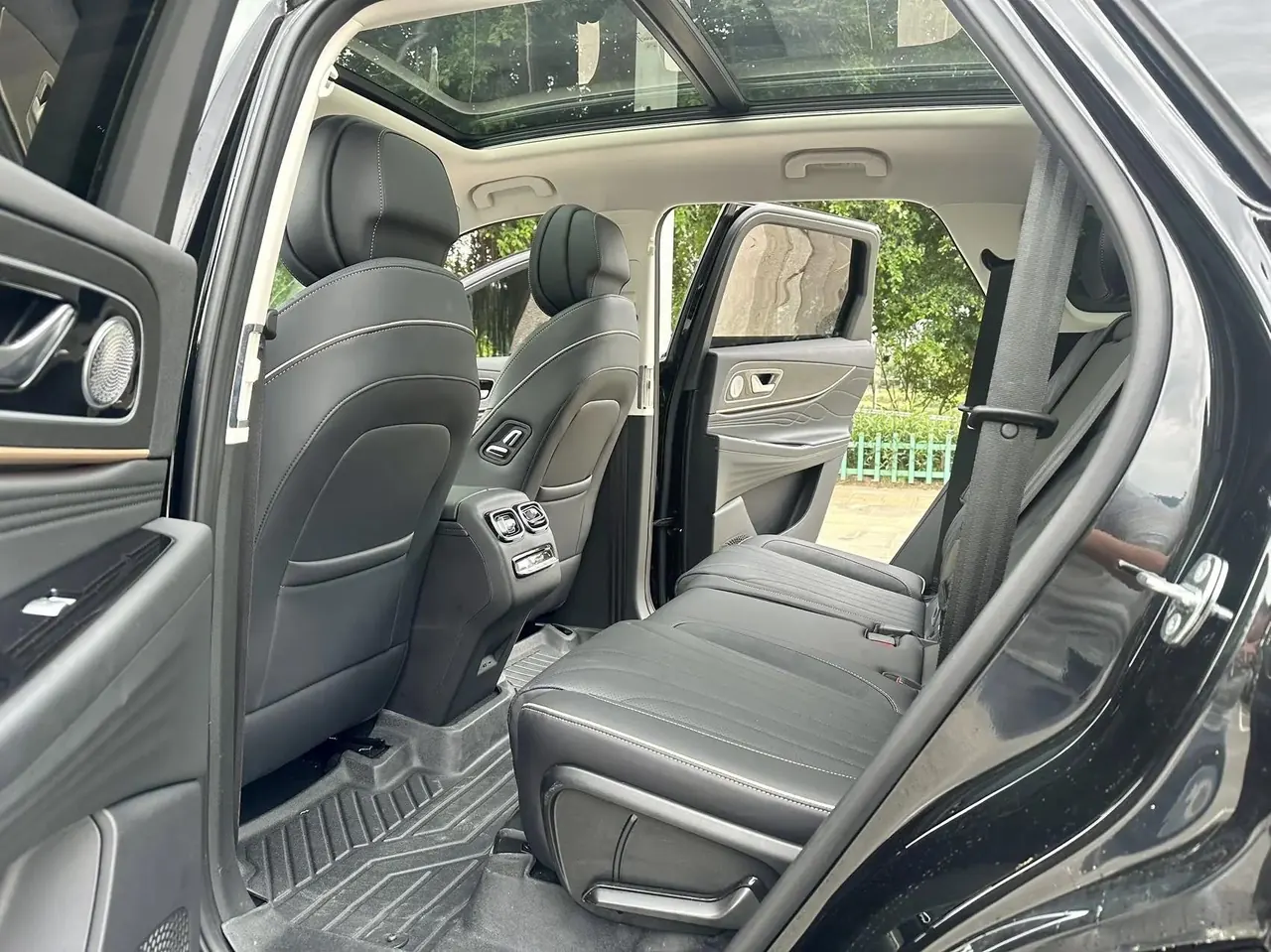 Ruihu 9 2023 2.0T Automatic Two-Drive Deluxe Edition 5 7