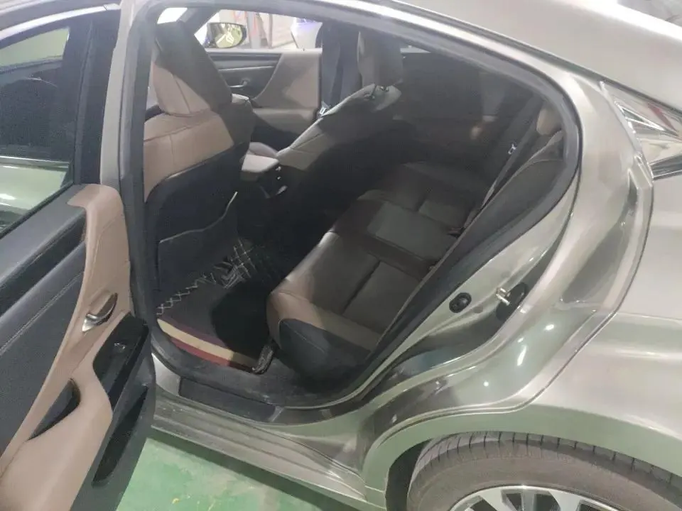 Lexus ES 2023 model 200 Premium Edition 3