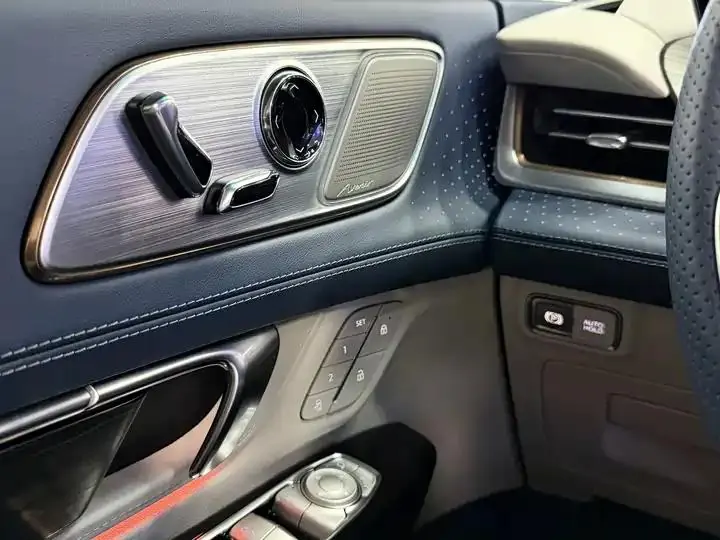 Century 2023 2.0T Six-seat World Edition 6