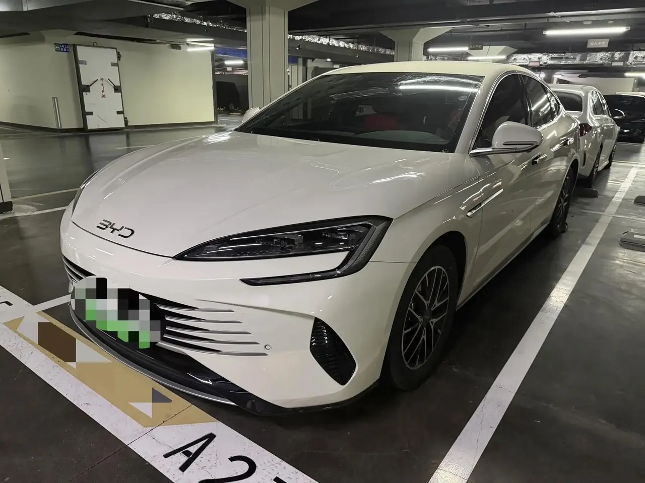 Open image lightbox: BYD 2024 Seal DM-i 1.5 Stepless Glory Edition 121km Elite Automatic