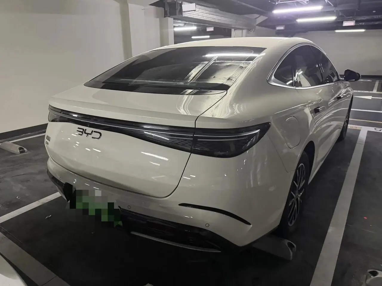 BYD 2024 Seal DM-i 1.5 Stepless Glory Edition 121km Elite Automatic 2