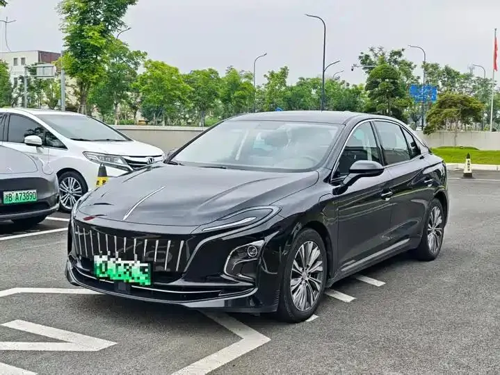 Open image lightbox: HongQi E-QM5 2023 620km PLUS