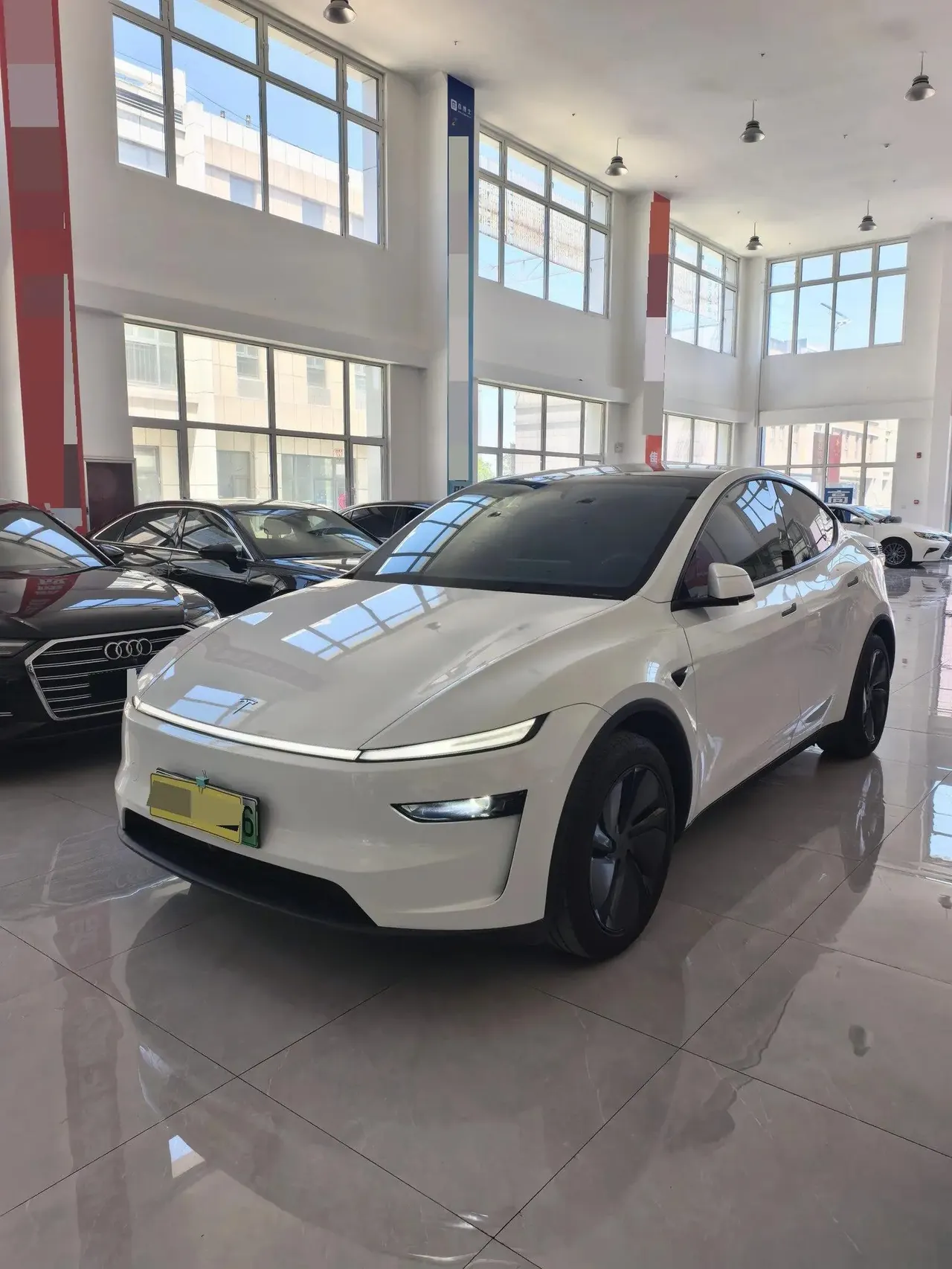Tesla 2025 Model Y Rear-Wheel Drive Automatic - View 1