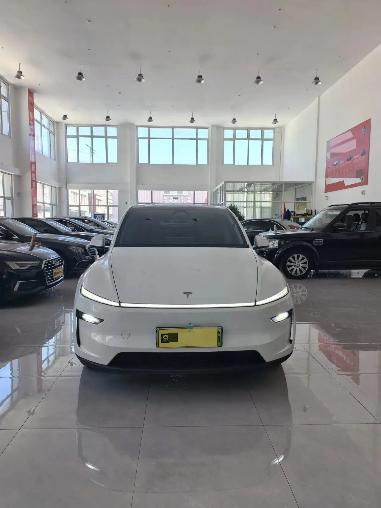 Tesla 2025 Model Y Rear-Wheel Drive Automatic 2