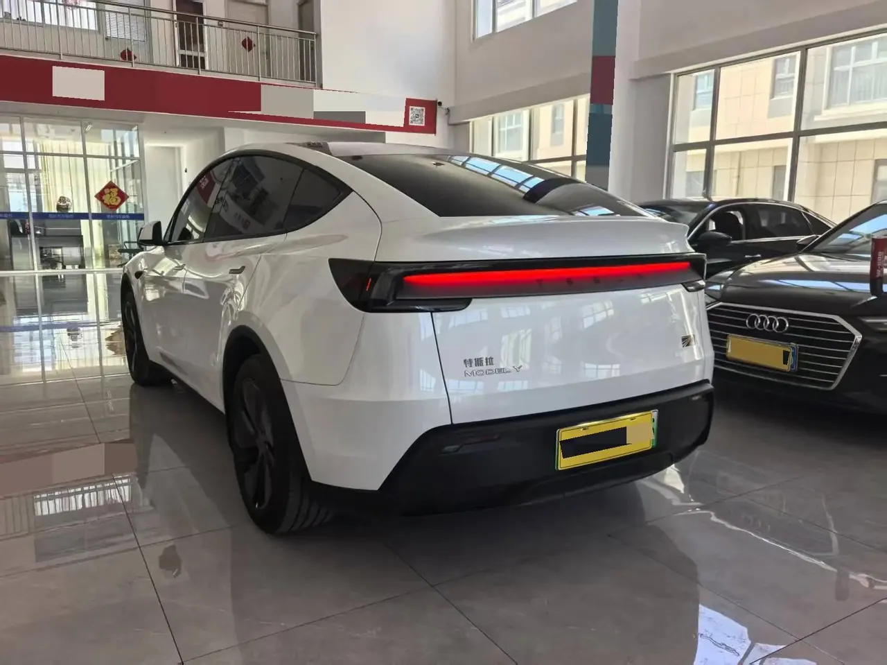 Tesla 2025 Model Y Rear-Wheel Drive Automatic 6