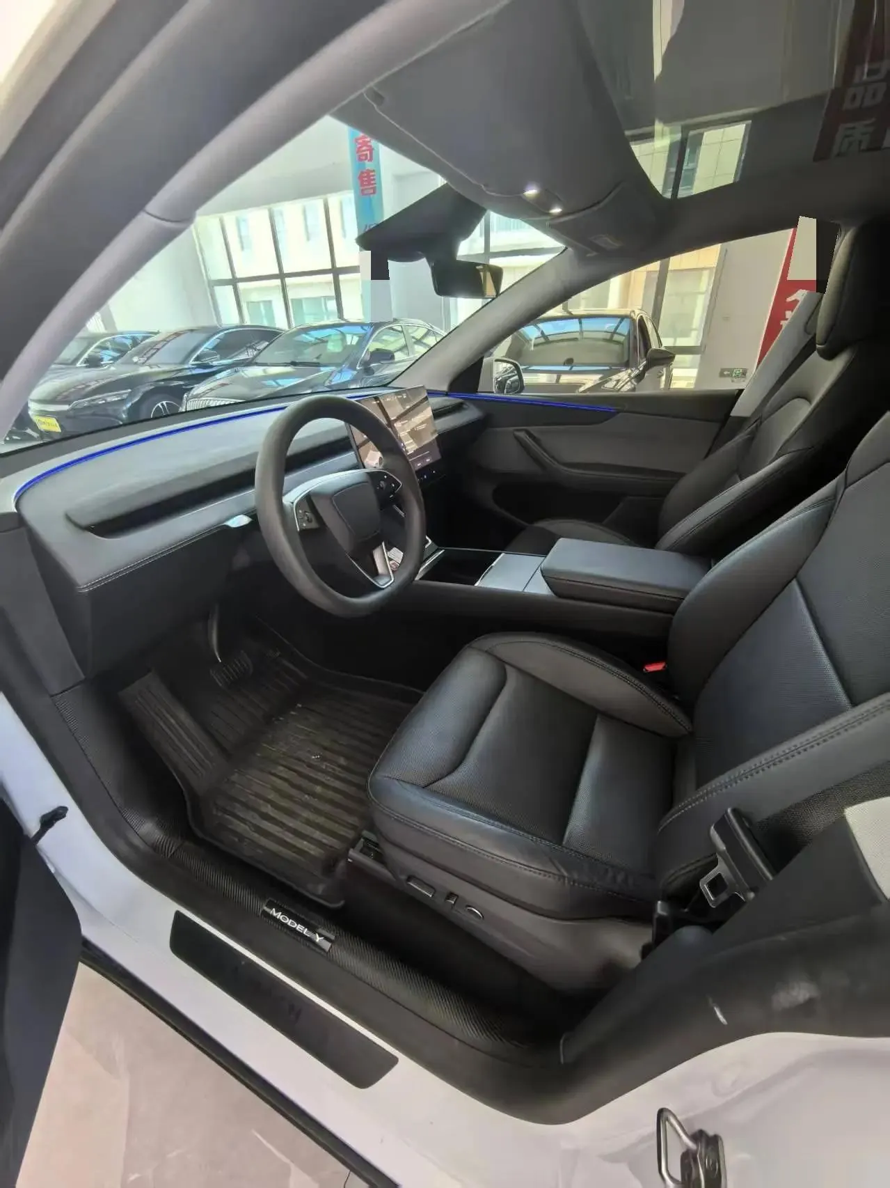 Tesla 2025 Model Y Rear-Wheel Drive Automatic 7